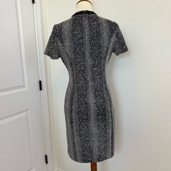 T Tahari Women’s Dress Size 6 Gray Sheath Short Sleeve V Neck Snake Print - Picture 5 of 12